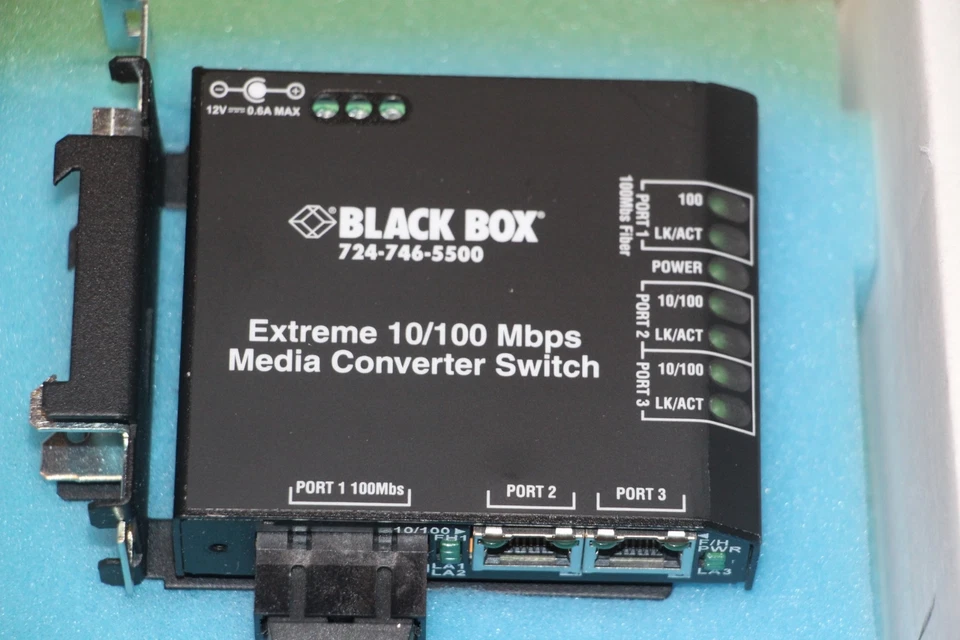 Black Box LBH100A-PD-SC-24 Extreme 10/100 Mbps Media Converter Switch New - Image 2 of 4