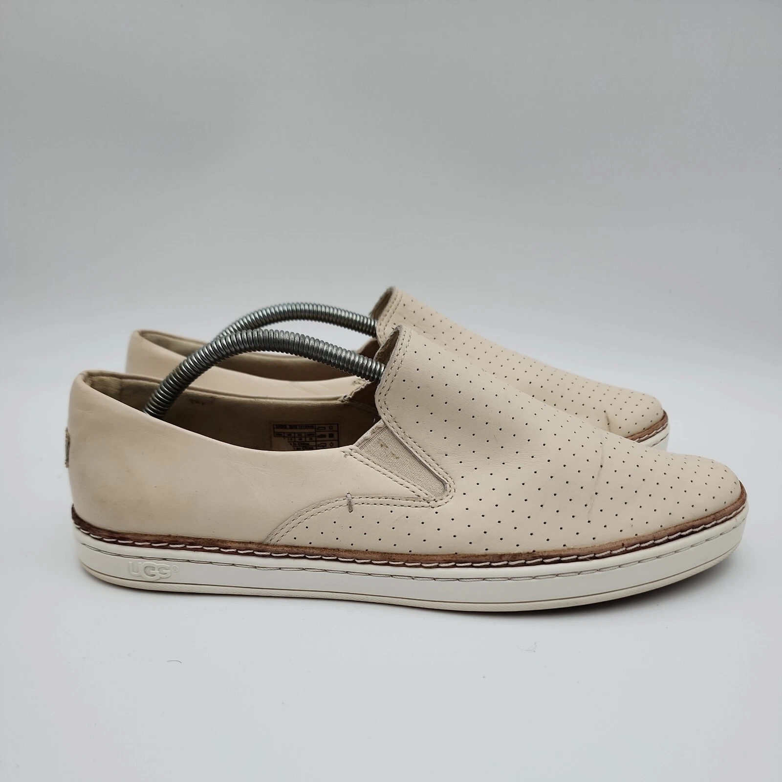 UGG 1015446 Sneaker comode da donna slip on in pelle beige traforata taglia 9