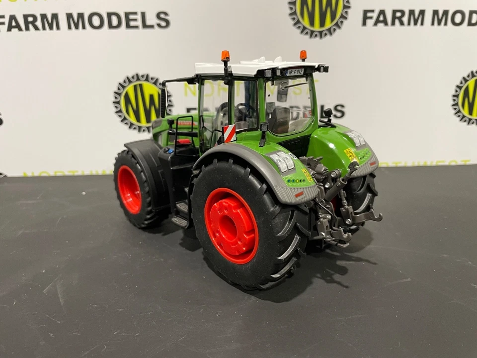 WIKING 1:32 SCALE FENDT 942 VARIO (2023 EDITION) - Image 3 of 4