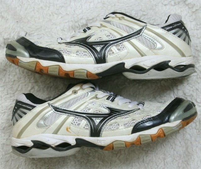 mizuno wave lightning 8