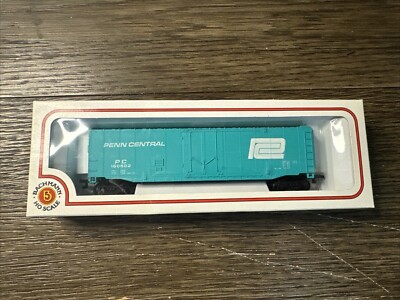 Bachmann HO Scale, 51' Plug-Door Box Car, Penn Central Train Boxcar. 