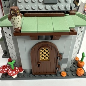 LEGO 4738 Harry Potter Hagrid&rsquo;s Hut W/Original Box, Minifigs, & Manual Read