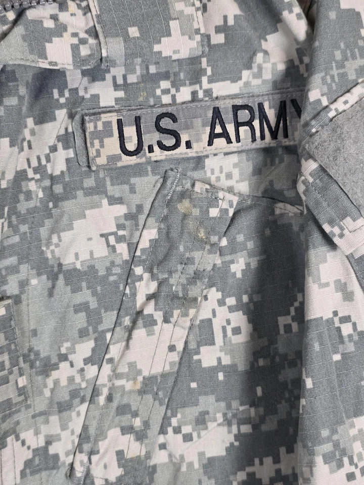 US Army Combat Uniform ACU Coat Mens Medium Long UCP Digital Camo Flag Patch - Image 4 of 4