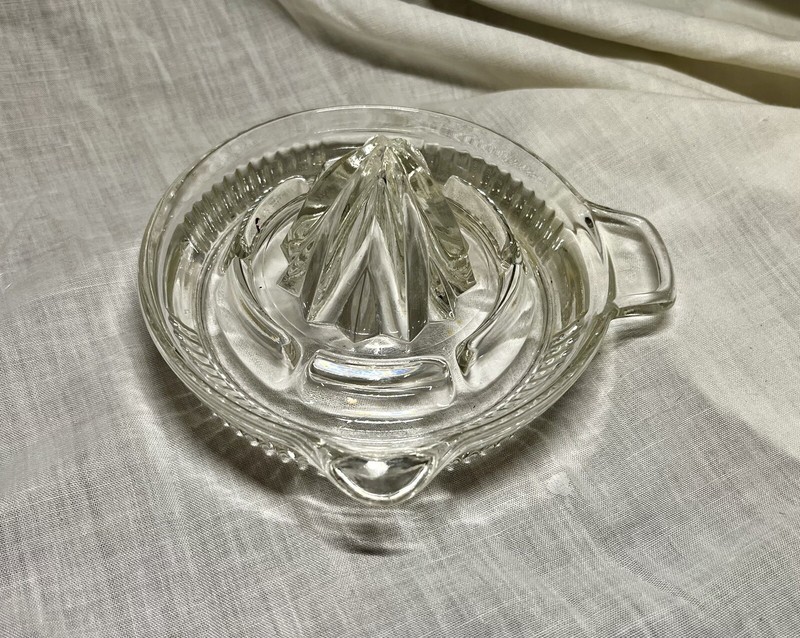 Vintage Round Clear Glass Manual Juicer ~ 2 1/2" Tall X 6" Wide