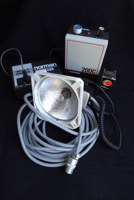 Norman Portable strobe kit. 200C pack. Delta V charger w/cable. LH 1 w/20ft ext.