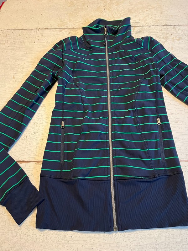 Women's LULULEMON Striped Navy Blue/Green Sweatshirt Size 6