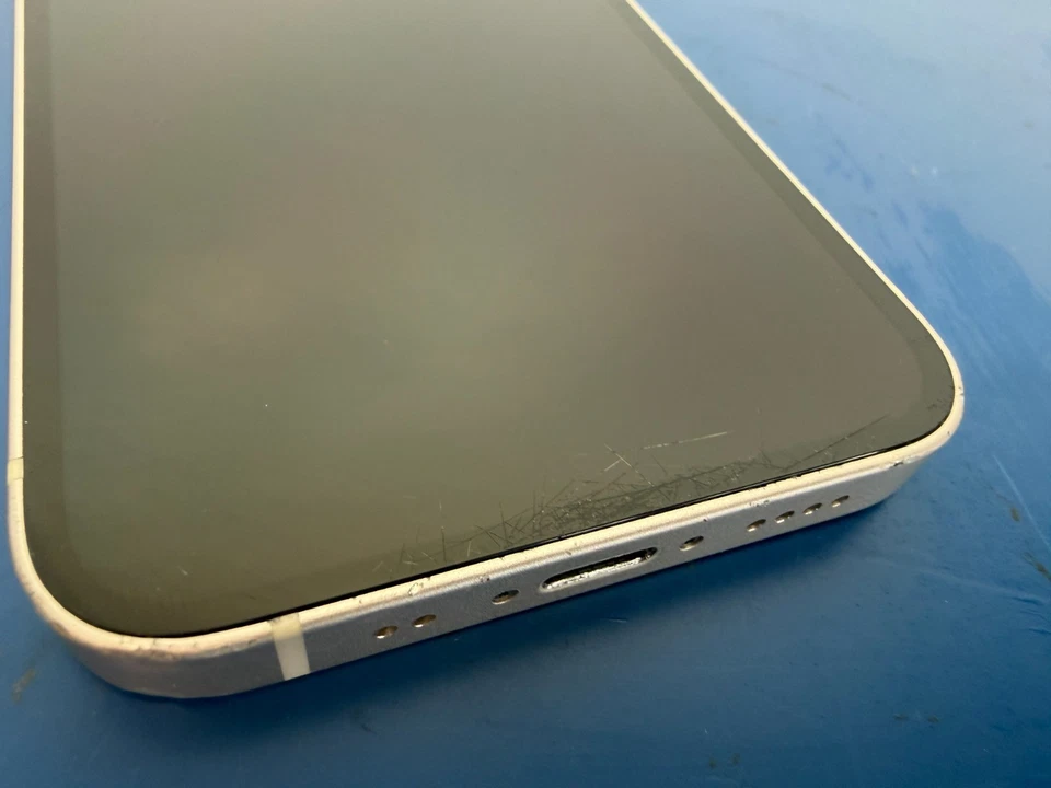 Apple iPhone 12 mini - 128 GB - White (Unlocked) (CA) - Image 2 of 4