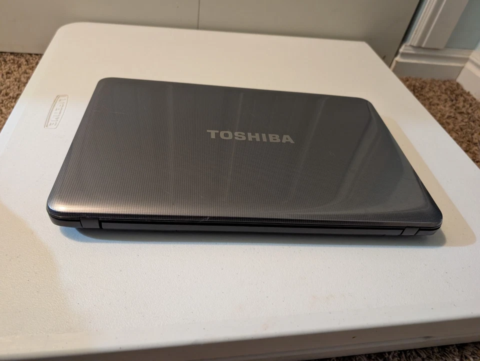 Notebook Toshiba Satellite C855-S5194 Intel Core i3-2.5 GHz, 6GB de RAM, SSD de 500GB - Imagem 2 de 4