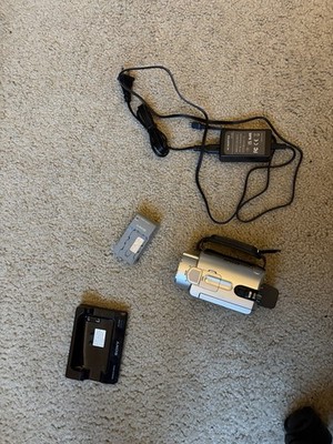 Sony Handycam DCR-SR200 40GB Video Camera with DCRA-C171 Dock Tested and working