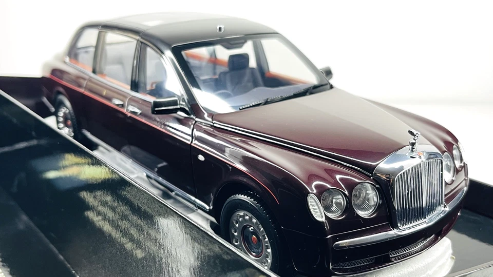 Minichamps 1/18 Bentley State Limousine 2002 Queen Elizabeth II New Super Rare - Image 4 of 4