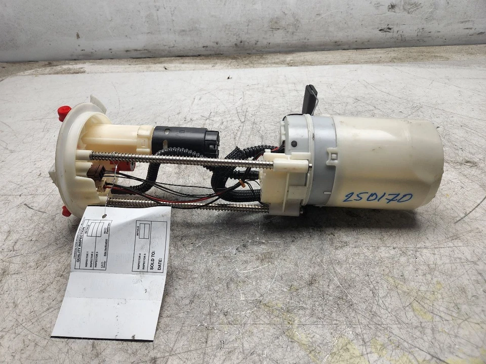 Conjunto de bomba de combustible Infiniti QX56 2011-2013 5,6 L A/T OEM 17040-3ZD0A Foto 3 de 4