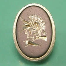 Helmeted Centurion Spartan Warrior Intaglio Vintage Lapel Pin Tie Tack cameo y13