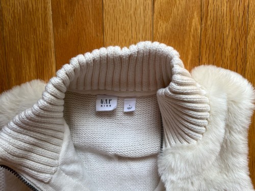 Girls’ Gap Faux Fur Vest Size L( 10-11 Years Old) - Picture 3 of 4