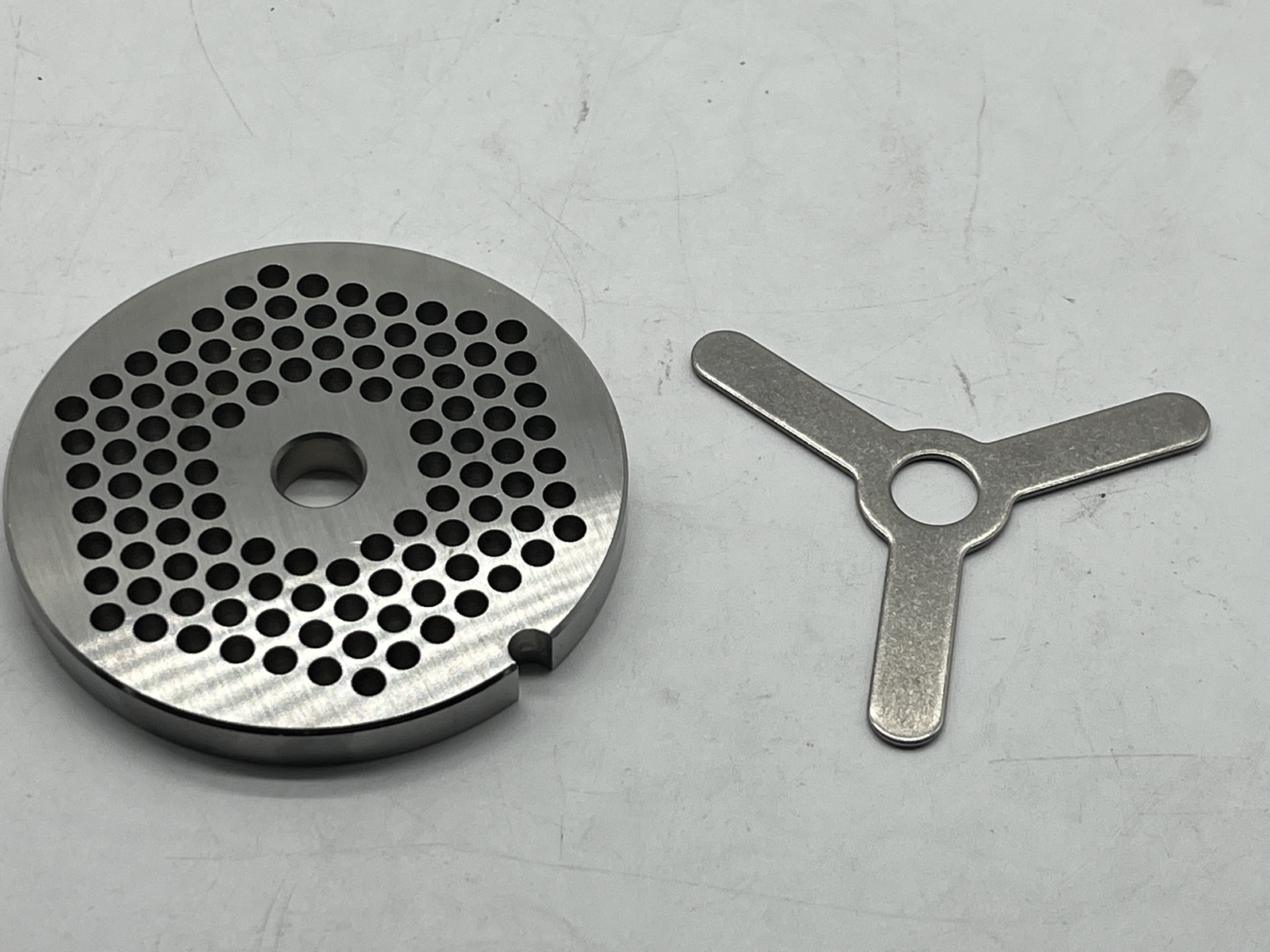 Weston 092201W Butcher Series Commercial Electric Meat Grinder 22