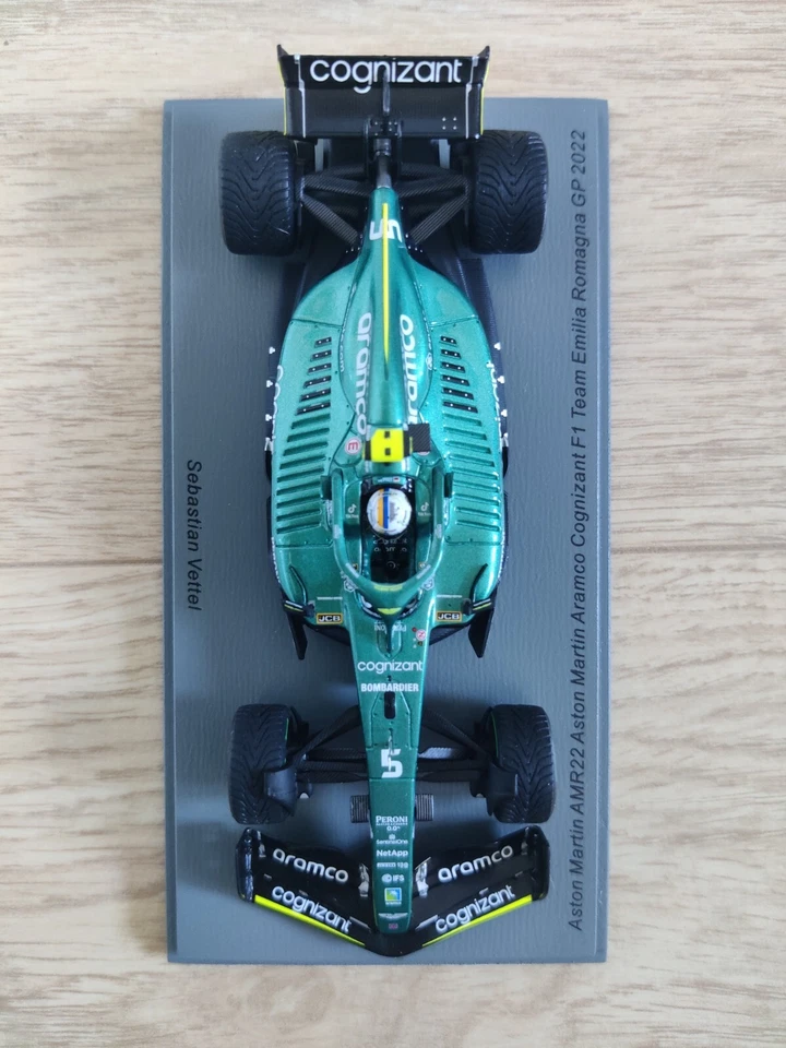 F1 Aston Martin AMR22, Sebastian Vettel, 8º GP Emilia Romagna 2022, Spark, 1:43 Foto 2 de 4