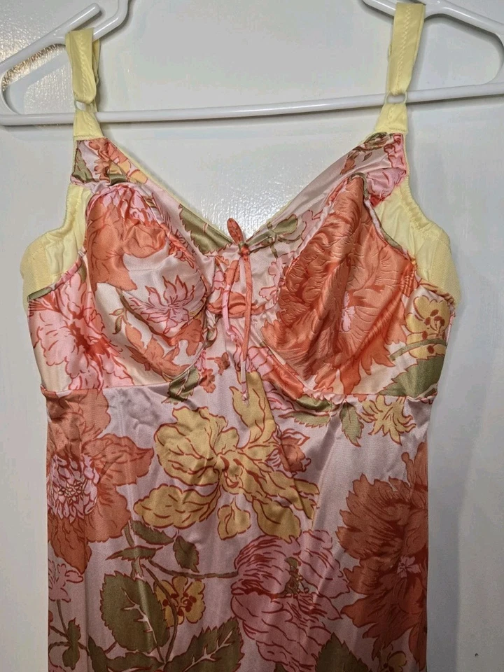 Vintage Vanity Fair Peignoir Set Floral Coral Nightgown Robe LARGE 36D 1960s - Image 2 of 4