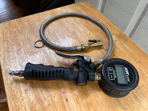 Pre Owned JTC DIGITAL 3-FUNCTION TIRE GAUGE Pressure Range: 3-150 PSI Tube 60 - Picture 3 of 5