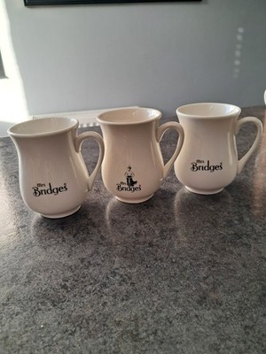 3 X MRS BRIDGE MARKENTASSE WEISS MIT LOGO. 