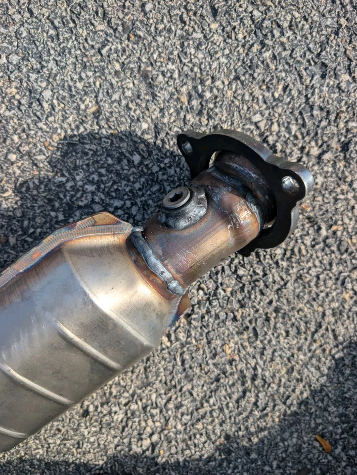 Walker Ultra EPA 14626 Direct Fit Catalytic Converter for 4.2l chevy gmc saab - Image 3 of 4