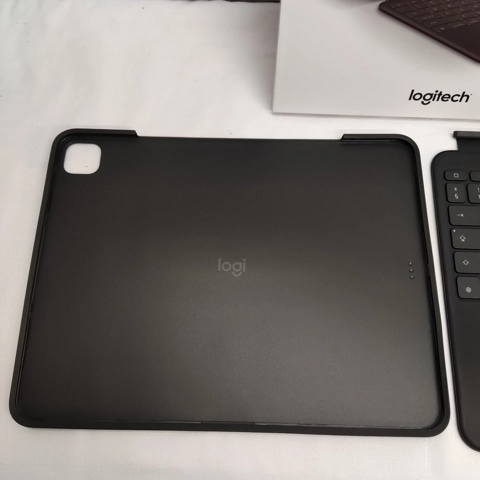 FUNDA TECLADO TÁCTIL COMBO LOGITECH PARA IPAD PRO 13 PULGADAS (M4) Foto 2 de 4