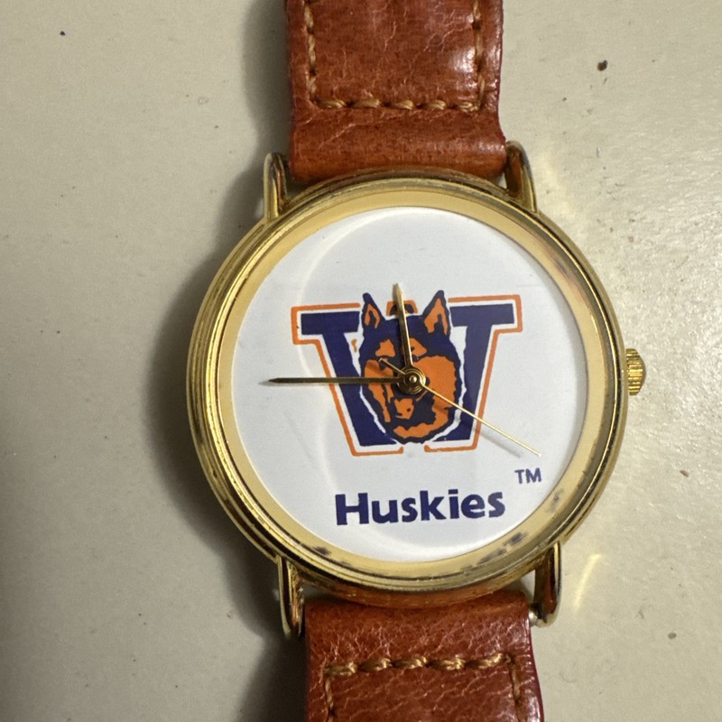 University Of Washington Huskies Leather Band Gold Watch, Women’s Size