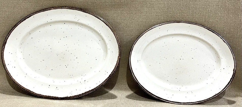 PLATO OVALADO Johnson Bros Desert Sand 12" y 14" blanco con motas marrones - Juego de 2 Foto 2 de 4