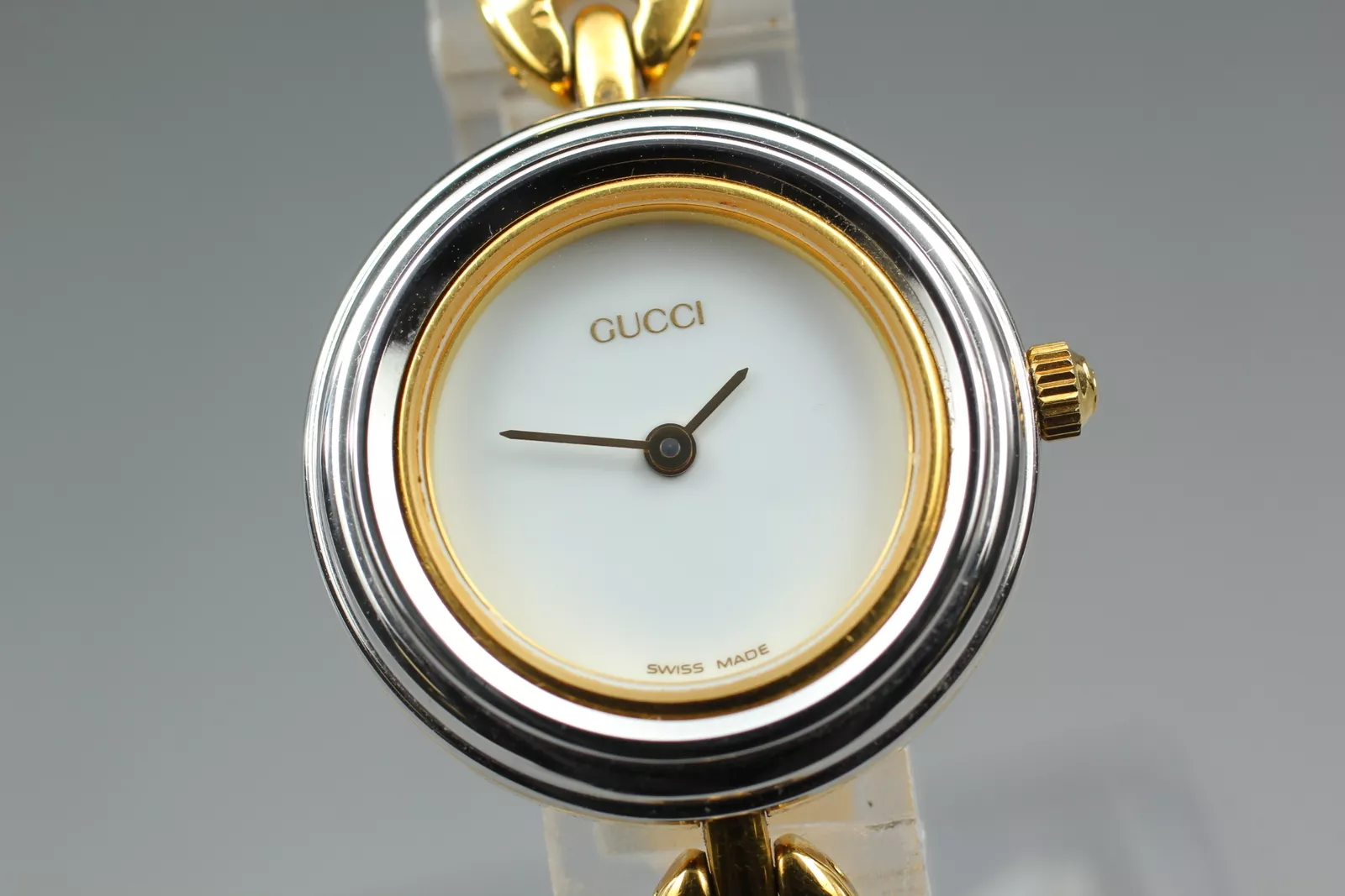 [Presque comme neuve] Montre femme GUCCI 11/12,2 lunette à changement 26 mm cadran blanc quartz JAPON