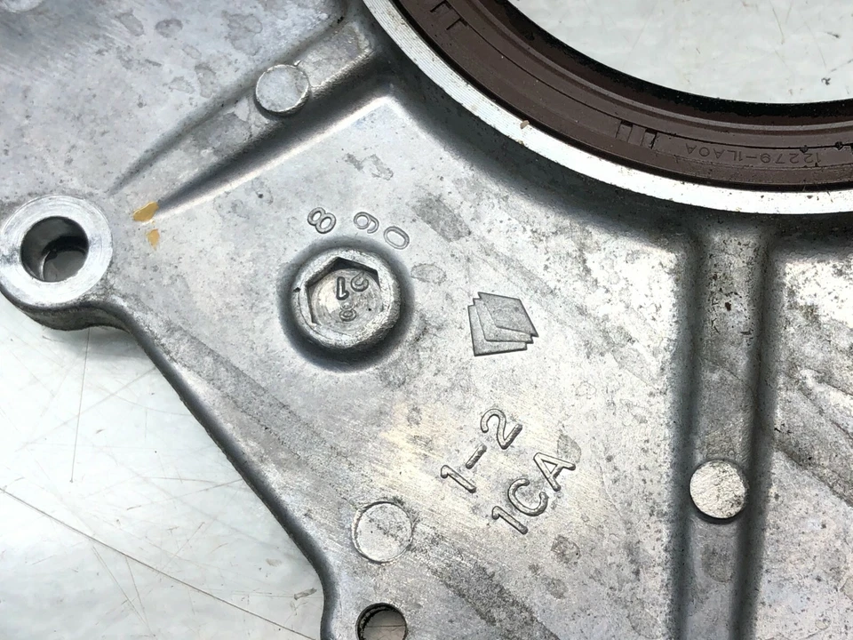 Cubierta de sello del cigüeñal del motor Infiniti QX56 QX80 2011-2021 5,6 L V8 OEM. Foto 4 de 4