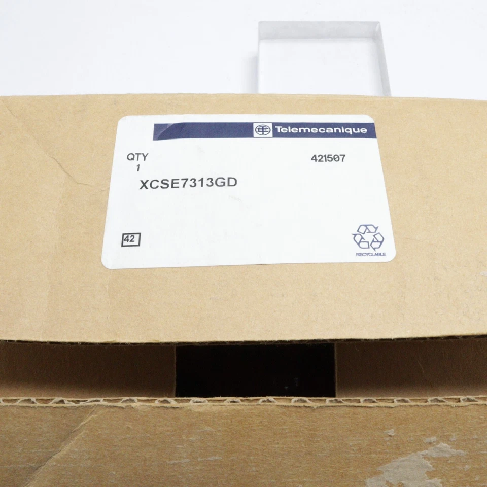 INTERRUPTOR DE BLOQUEO TELEMECANIQUE SAFTEY XCSE7313GD Foto 3 de 3
