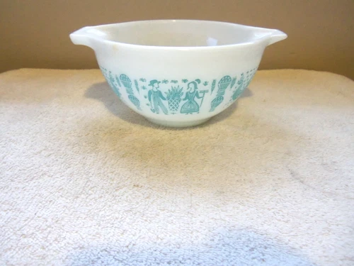 Vintage 1957 PYREX "Amish Butterprint Cinderella Mixing Bowl" White (1.5 Qt.)