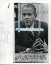 1974 Press Photo FBI Agent Charles Bates at Hearst kidnapping conference in CA