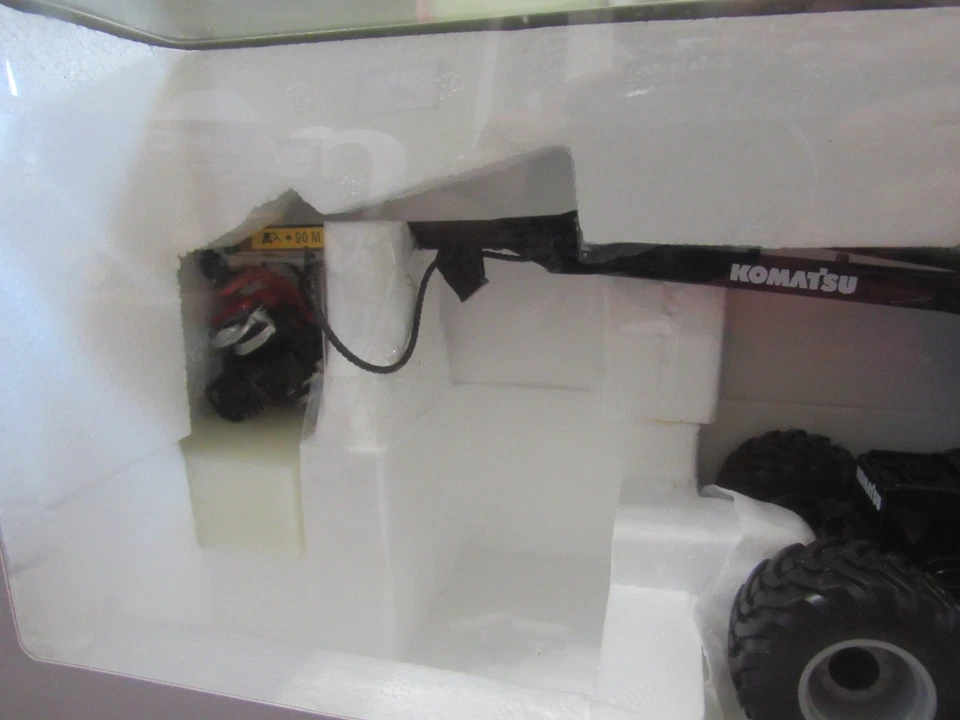 FIRST GEAR 1/32 KOMATSU 931XC/C144 LOGGING HARVESTER - NIB - NEVER DISPLAYED - Image 3 of 4