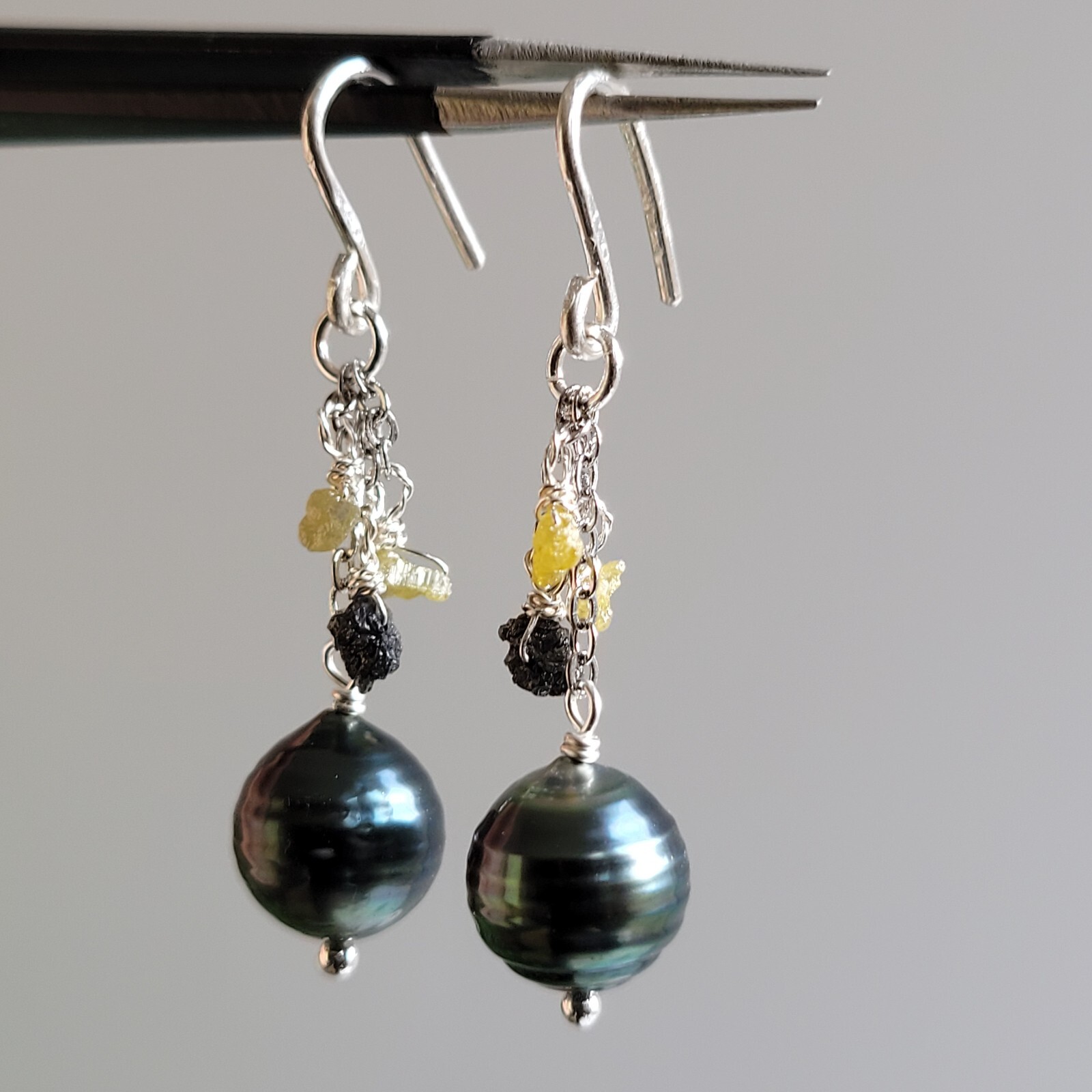 Boucles d'oreilles perle de Tahiti noire or jaune, le cadeau d'exception - 4