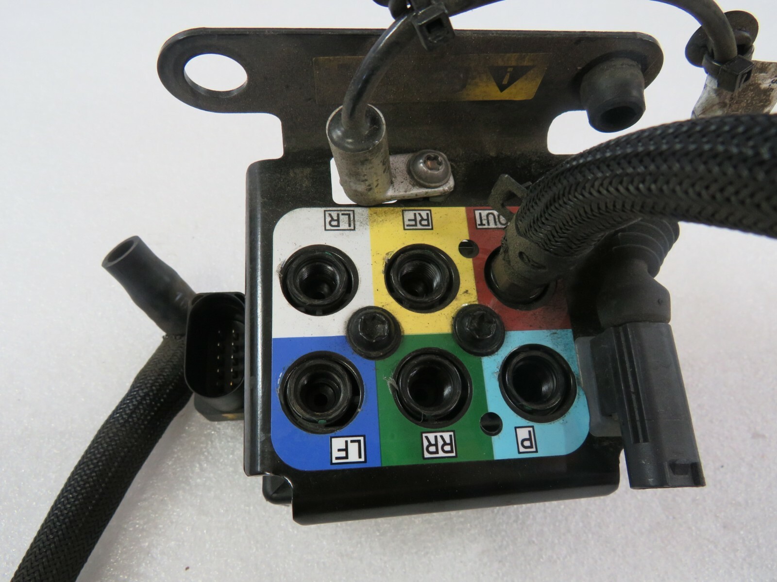Maserati Levante, Air Junction Block, Used, P/N 670032006