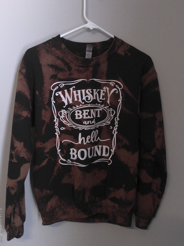 WHISKEY BENT & HELL BOUND MENS SIZE SMALL SWEATSHIRT