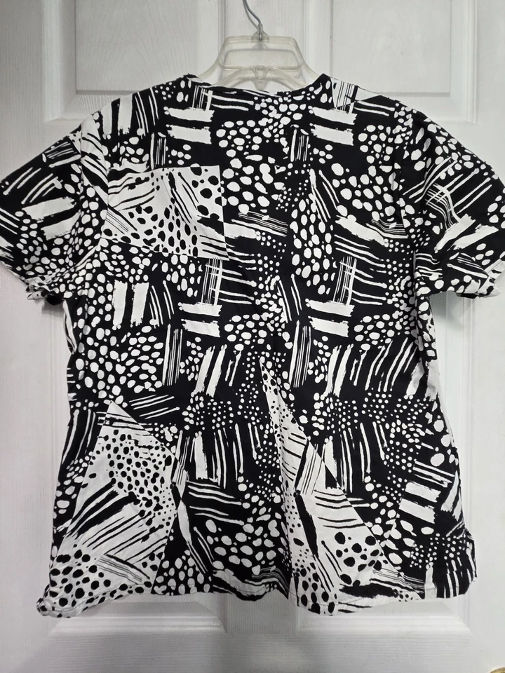 ICU By Barco Scrub Top size L-Black/White Abstract V-Neck-Chest 22.5"/L 26.5" - Image 2 of 4
