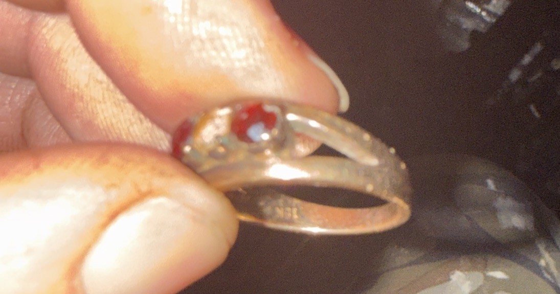 18k yellow gold ruby Ring, Missing Single Stone - image 3