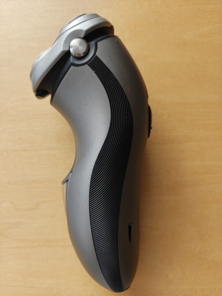 Philips HQ 8240/A Electric Shaver Rechargeable with Charger and Case ...