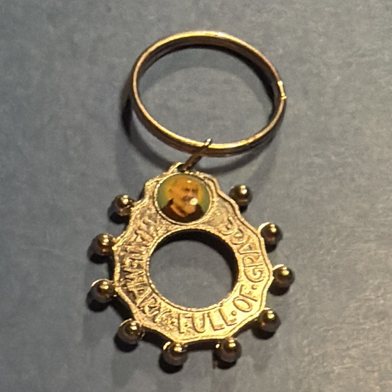 Gold Tone Religious Cross Medal Keychain Photo Insert Latin Text "VIA GRATIA"