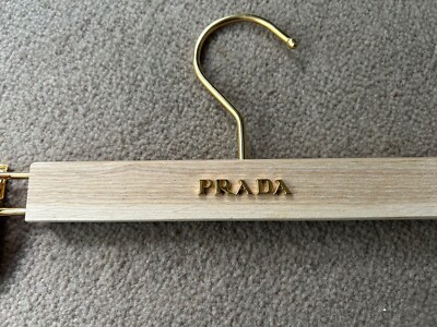 Prada Holzbügel helles Holz Clip On für Röcke, Hosen, Shorts etc