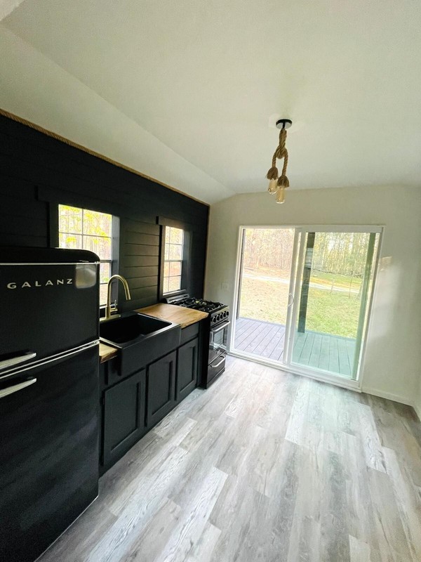 Tiny House, BRAND NEW, Beautiful, 10x14 interior, 10x6 porch, Custom Built