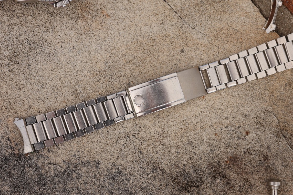 Vintage Omega Flat Link Bracelet 1035 with 18mm 630 End-Links 1971