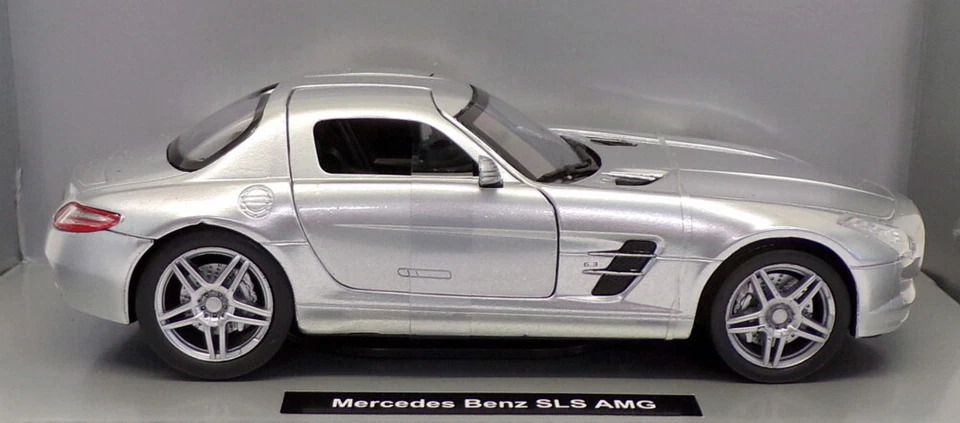 NewRay 1/24 Scale Model Car 71193 - Mercedes Benz SLS AMG - Silver - Image 3 of 4