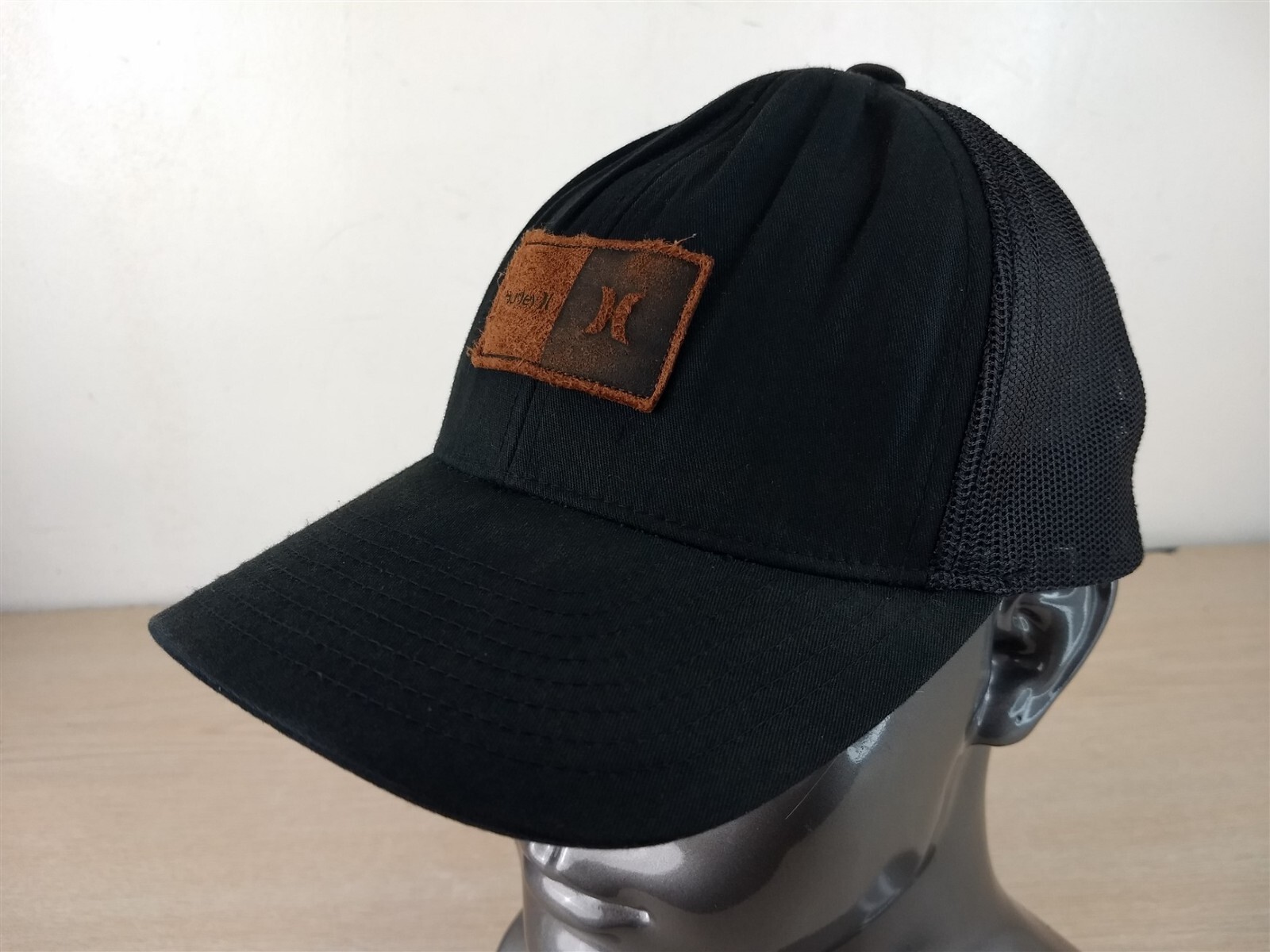 HURLEY LOGO PATCH ADJUSTABLE SNAPBACK TRUCKER/MES… - image 3