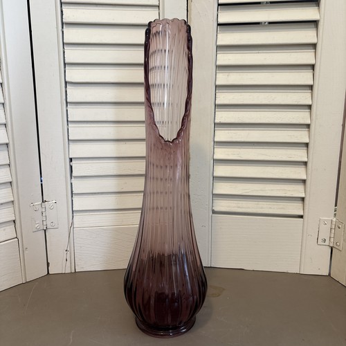 LE Smith 13" gerippte geschwungene Glasvase lila Amethyst Vase