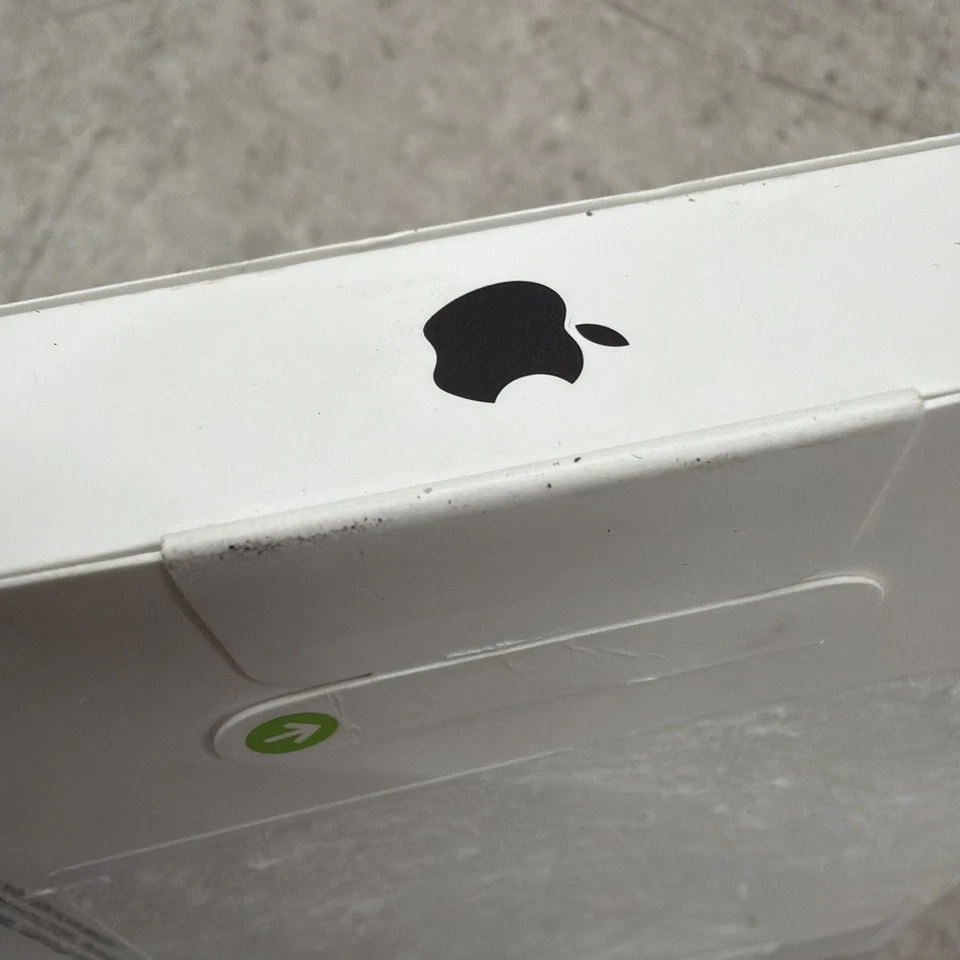 Apple Magic 触控板 Multi-Touch 2024 (USB-C) MXKA3AM/A - 黑色 - 未拆封 — 第 2/4 张图片