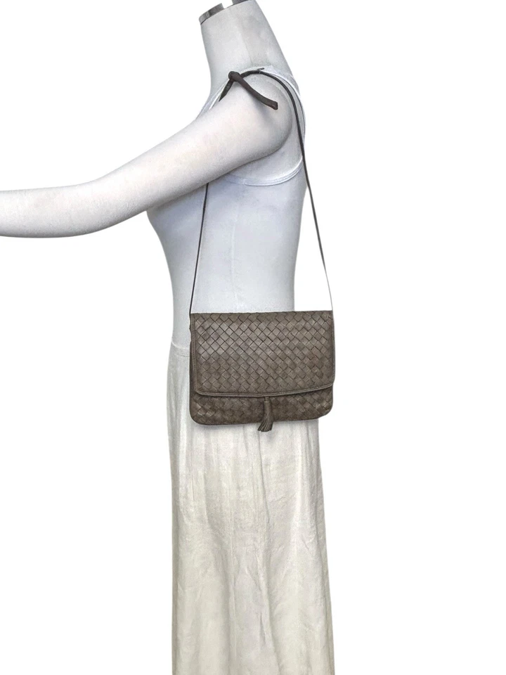 Bottega Veneta Intrecciato Leather 2-way Shldr/Crossbody Clutch Brown Tassel Bag - Image 2 of 4