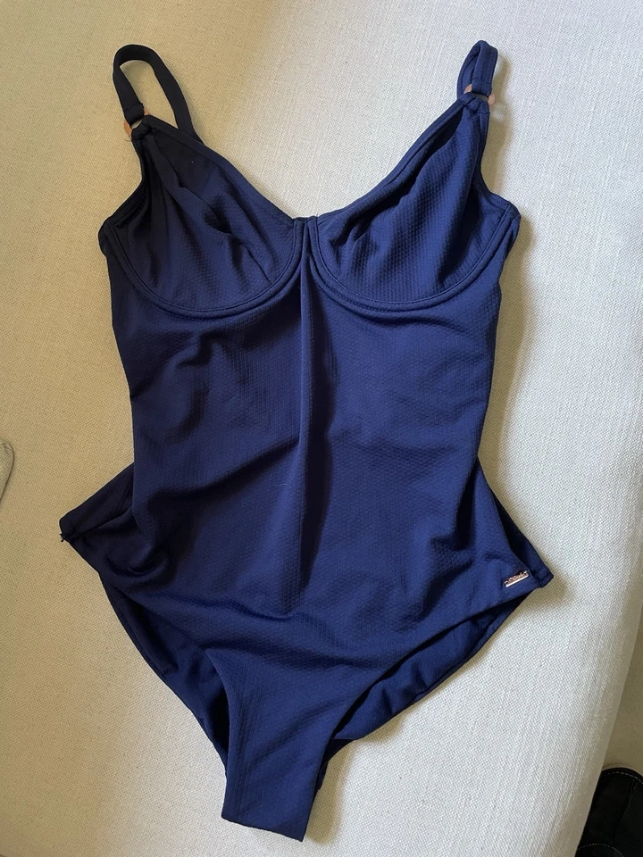 Triumph Badeanzug Pop-Art Flair 38D Dunkelblau NEU! - Bild 1 von 4