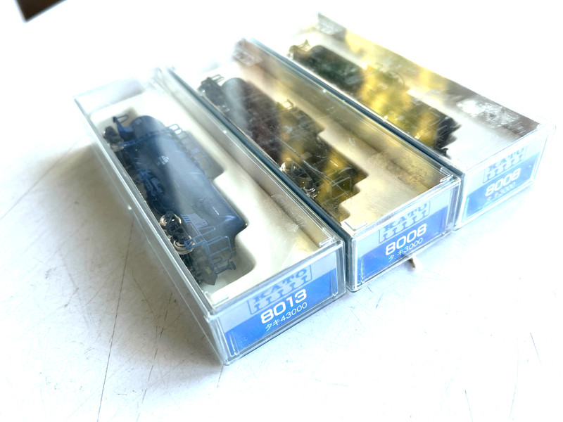 KATO 8008, 8013,  NIB,  (2) 3000 and (1) 43000  TANK CARS,    "N" SCALE
