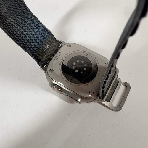 Unlocked Apple Watch Ultra 2 49MM Natural Titanium Deep Navy Sport Loop A2986 - Photo 5 sur 6